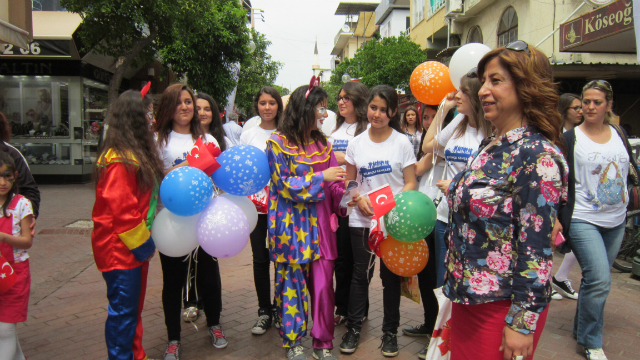 Bilinçli Gençler Derneği - Türkiye Bilinçli Gençlik Projesi - "BAYRAMINDA ÇOCUK SEVİNCİ" - Nazilli Anadolu Sağlık Meslek Lisesi - AYDIN