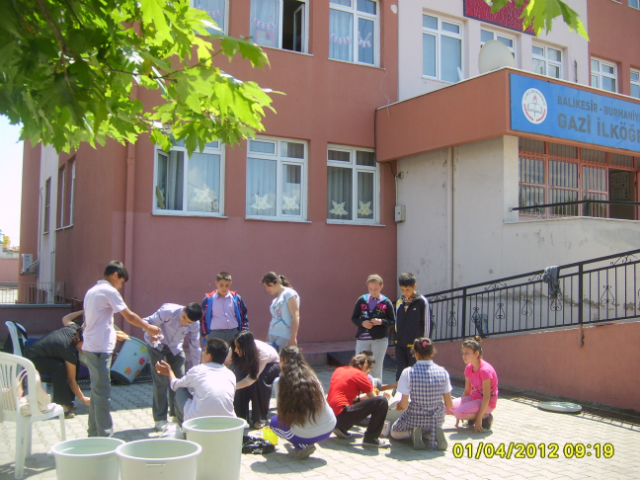 Bilinçli Gençler Derneği - Türkiye Bilinçli Gençlik Projesi - "TEMİZ OKUL TEMİZ ÇEVRE" - Gazi İlköğretim Okulu - BALIKESİR