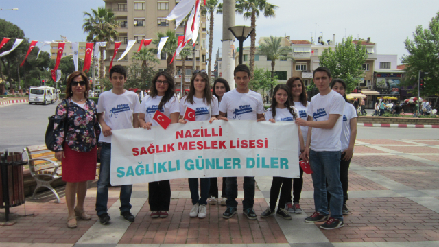 Bilinçli Gençler Derneği - Türkiye Bilinçli Gençlik Projesi - "BAYRAMINDA ÇOCUK SEVİNCİ" - Nazilli Anadolu Sağlık Meslek Lisesi - AYDIN