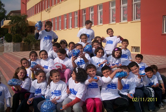 Bilinçli Gençler Derneği - Türkiye Bilinçli Gençlik Projesi - "KAPAKLARLA YENİ UMUTLARA" - Emine Hasan Özatav İlköğretim Okulu - BURSA