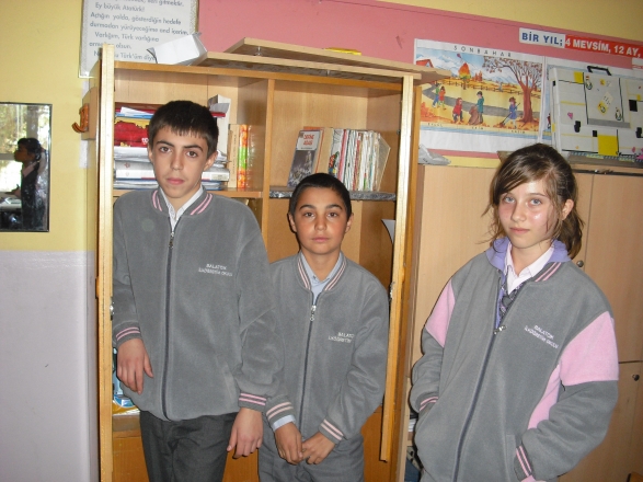 Bilinçli Gençler Derneği - Türkiye Bilinçli Gençlik Projesi - "KİTAP BAĞIŞLA BİLGİ AŞILA" - Balatçık İlköğretim Okulu - İZMİR