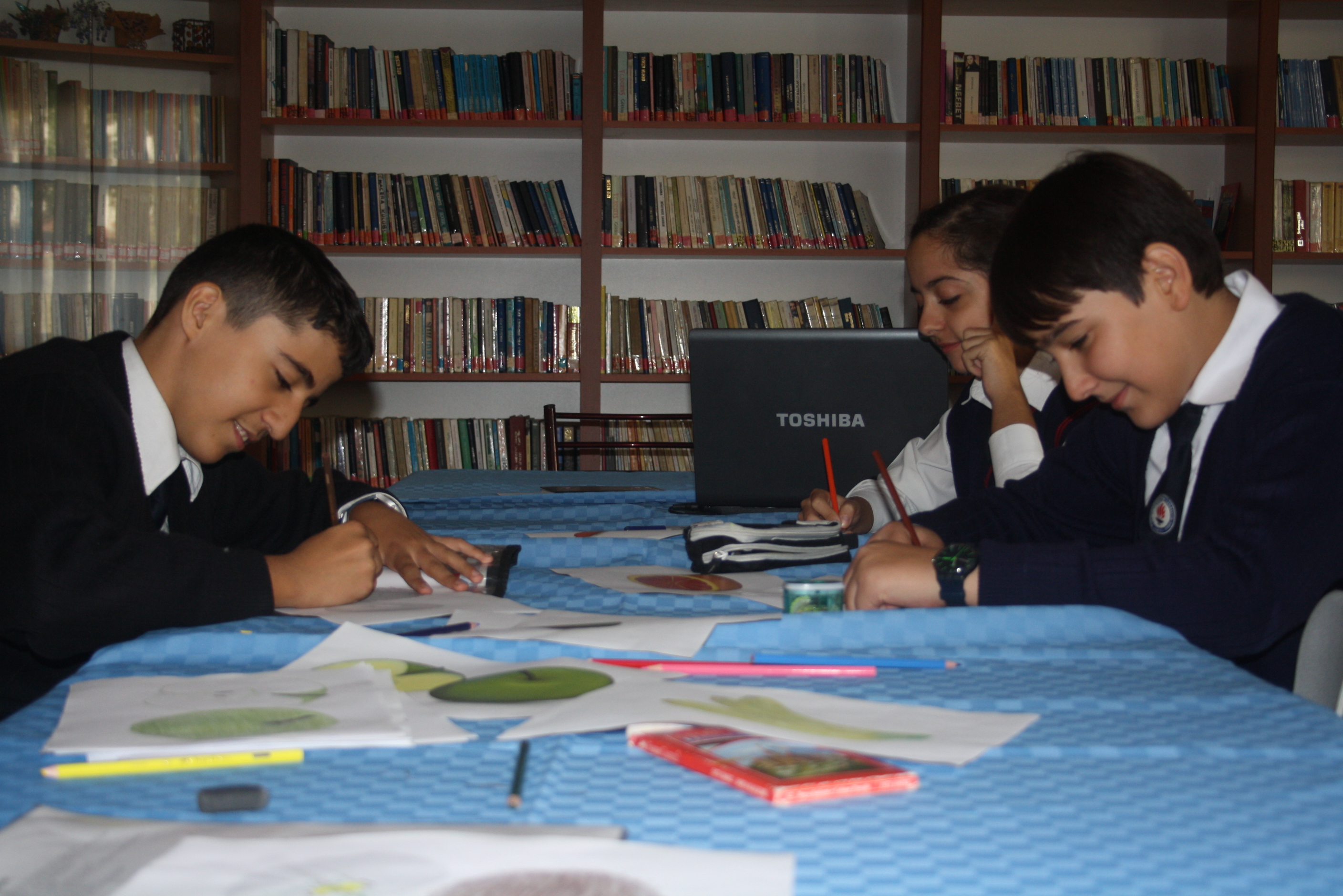 Bilinçli Gençler Derneği - Türkiye Bilinçli Gençlik Projesi - "SAĞLIK İÇİN EL ELE" - Hacı Şakir Eczacıbaşı İlköğretim Okulu - İZMİR