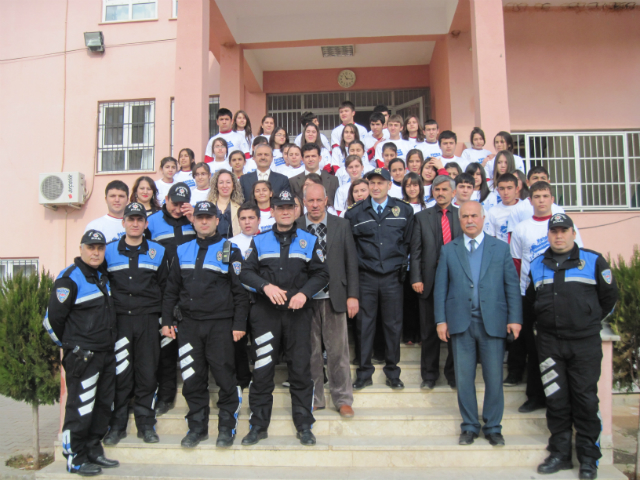Bilinçli Gençler Derneği - Türkiye Bilinçli Gençlik Projesi - "SEVGİ ÇİÇEKLERİ" - Kozan Yusuf Baysal Anadolu Lisesi - ADANA