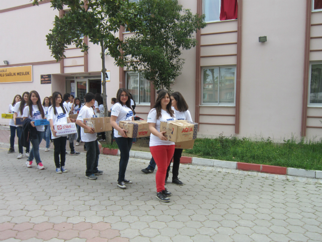 Bilinçli Gençler Derneği - Türkiye Bilinçli Gençlik Projesi - "ÇOCUKLAR SEVİNSİN DİYE" - Nazilli Anadolu Sağlık Meslek Lisesi - AYDIN