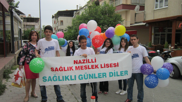 Bilinçli Gençler Derneği - Türkiye Bilinçli Gençlik Projesi - "BAYRAMINDA ÇOCUK SEVİNCİ" - Nazilli Anadolu Sağlık Meslek Lisesi - AYDIN