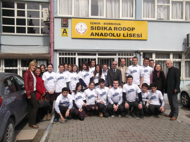Bilinçli Gençler Derneği - Türkiye Bilinçli Gençlik Projesi - "OKUL DUVARINDAKİ SANAT" - Sıdıka Rodop Anadolu Lisesi - İZMİR