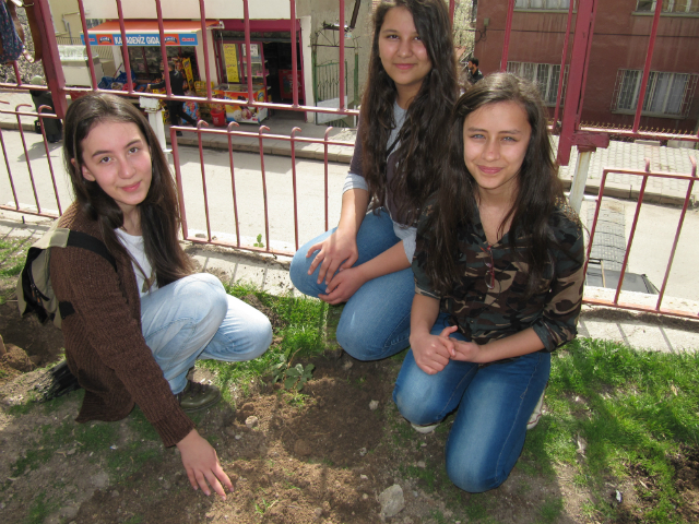 Bilinçli Gençler Derneği - Türkiye Bilinçli Gençlik Projesi - "ANADOLUYU AĞAÇLANDIRMAYA GİDİYORUZ" - Süleyman Uyar İlköğretim Okulu - ANKARA