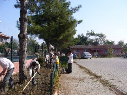 Bilinçli Gençler Derneği - Türkiye Bilinçli Gençlik Projesi - "OKULUMUZDA SONBAHAR TEMİZLİĞİ" - Vakıflar İlköğretim Okulu - TEKİRDAĞ