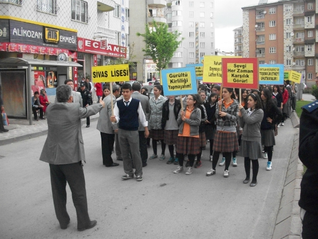Bilinçli Gençler Derneği - Türkiye Bilinçli Gençlik Projesi - "HUZURLU BİR TOPLUM İÇİN EL ELE" - Sivas Lisesi - SİVAS