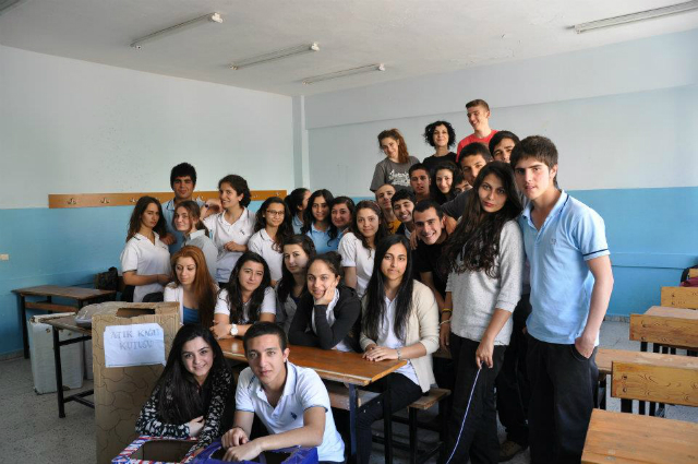 Bilinçli Gençler Derneği - Türkiye Bilinçli Gençlik Projesi - "ATIK KAĞIT KUTUSU" - Hacı Hatice Bayraktar Lisesi - İSTANBUL